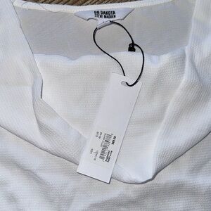 New with tags gorgeous flowy top